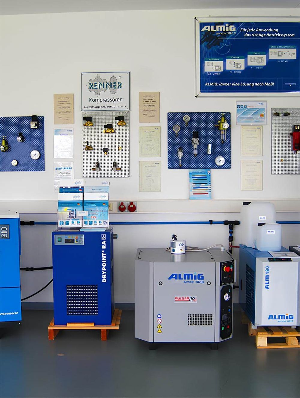 Verschiedene Kompressoren stehen nebeneinander